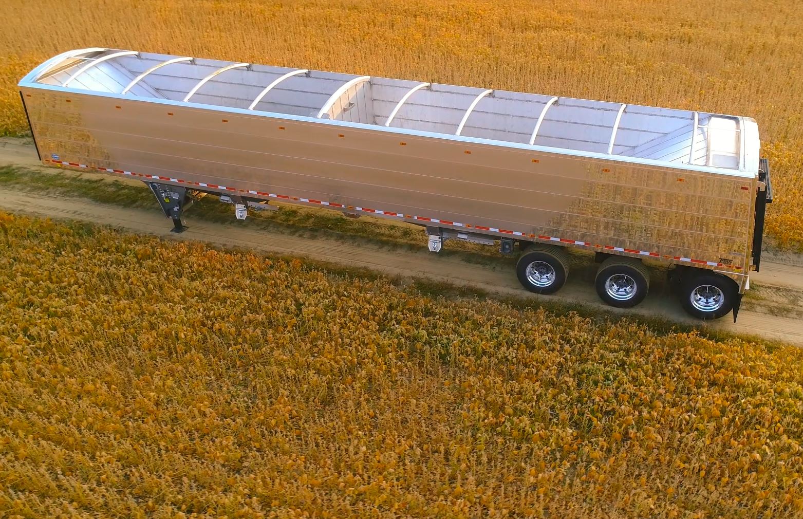 Titan's First MidWest Hopper is Revealed Titan Trailers